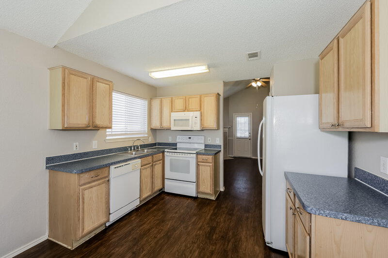 2,095/Mo, 4604 Quarry Cir Fort Worth, TX 76244 Kitchen View