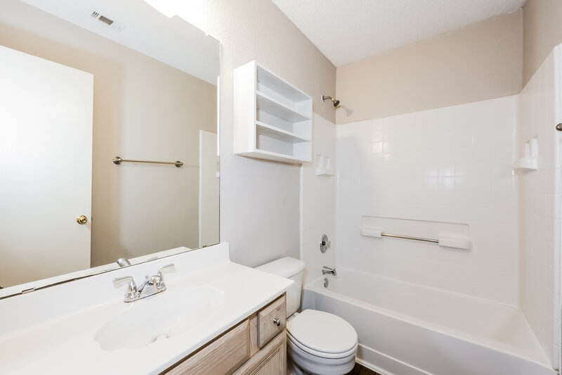 2,095/Mo, 4604 Quarry Cir Fort Worth, TX 76244 Bathroom View