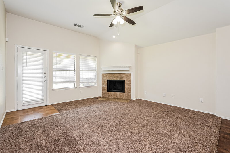 2,320/Mo, 11921 Bellegrove Rd Burleson, TX 76028 Living Room View 2