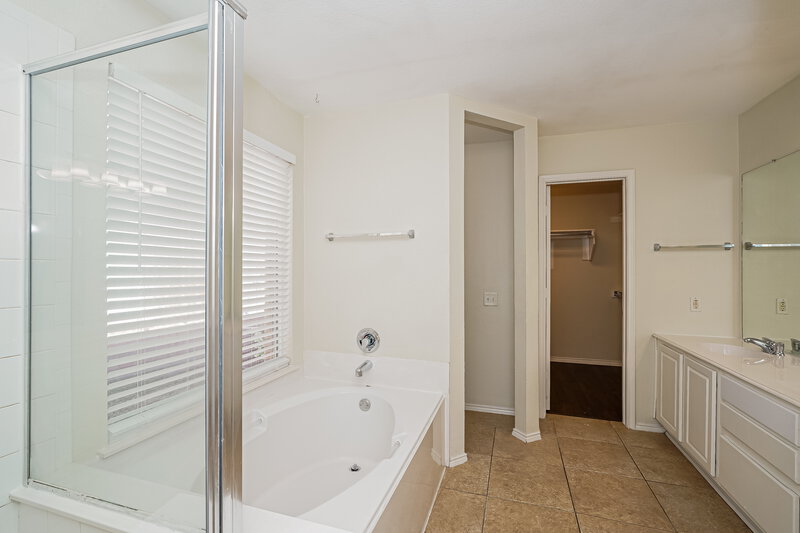 1,770/Mo, 2525 Tar Heel Dr Fort Worth, TX 76123 Main Bathroom View