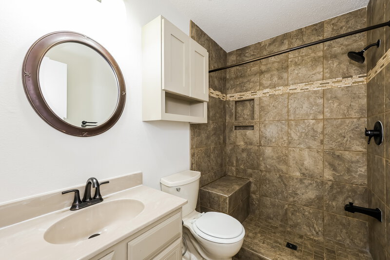 2,365/Mo, 6506 Nellie Dr Arlington, TX 76002 Bathroom View