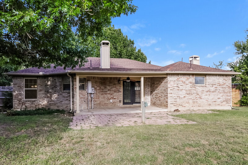 2,365/Mo, 6506 Nellie Dr Arlington, TX 76002 Rear View 2