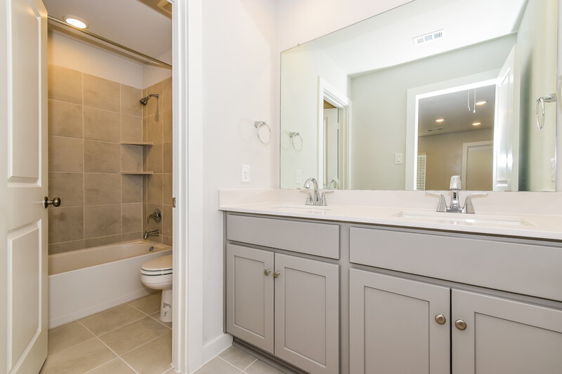 1,995/Mo, 819 Brilliance Dr Royse City, TX 75189 Bathroom View