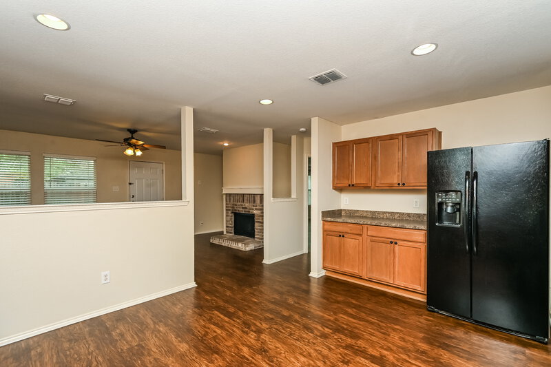 2,105/Mo, 16404 Cowboy Trl Justin, TX 76247 Kitchen View 2