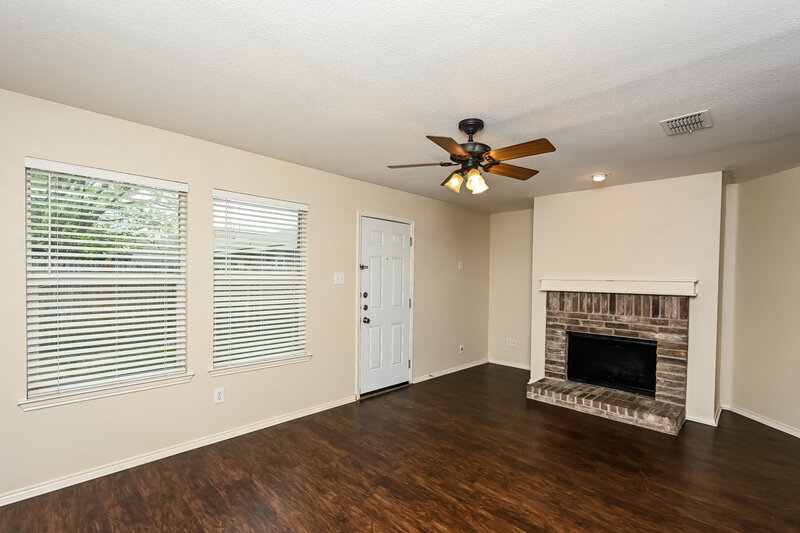 2,105/Mo, 16404 Cowboy Trl Justin, TX 76247 Family Room View 2