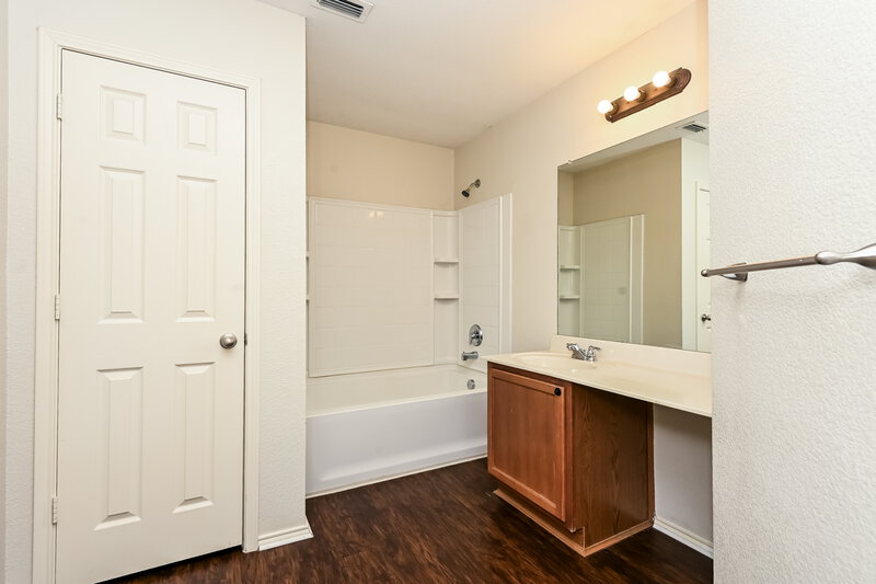 2,105/Mo, 16404 Cowboy Trl Justin, TX 76247 Bathroom View