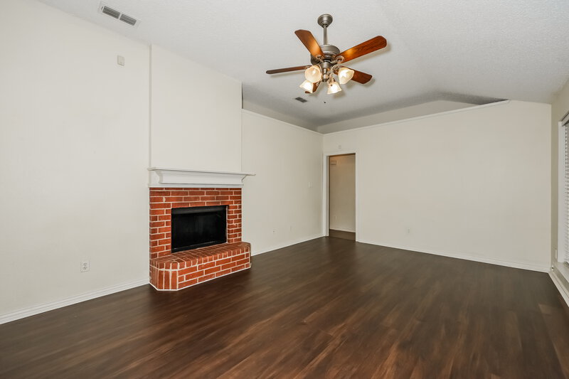 1,895/Mo, 2370 Stagecoach St Fort Worth, TX 76133 Living Room View
