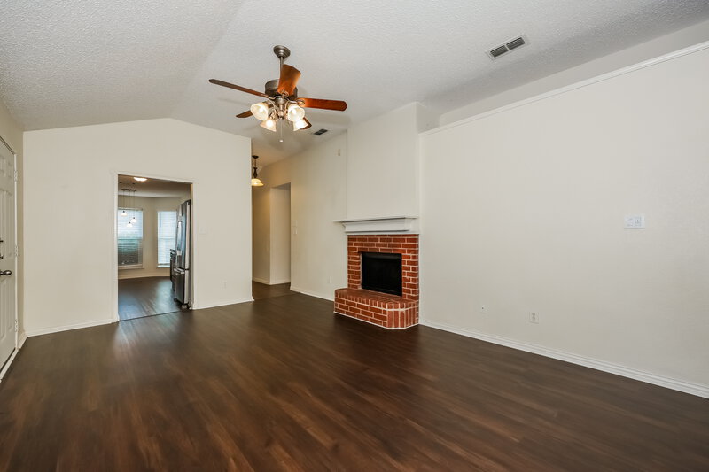 1,895/Mo, 2370 Stagecoach St Fort Worth, TX 76133 Living Room View 2