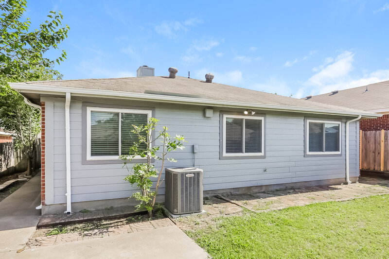 1,895/Mo, 2370 Stagecoach St Fort Worth, TX 76133 Rear View