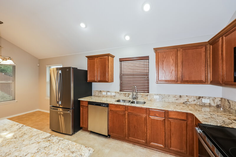 2,173/Mo, 7636 Hollow Forest Dr Fort Worth, TX 76123 Kitchen View