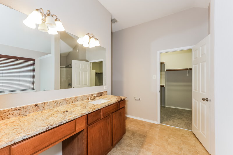 2,173/Mo, 7636 Hollow Forest Dr Fort Worth, TX 76123 Main Bathroom View