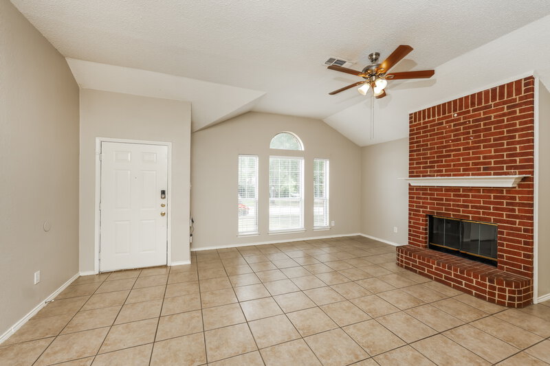 2,145/Mo, 1223 Reeves Ln Cedar Hill, TX 75104 Living Room View