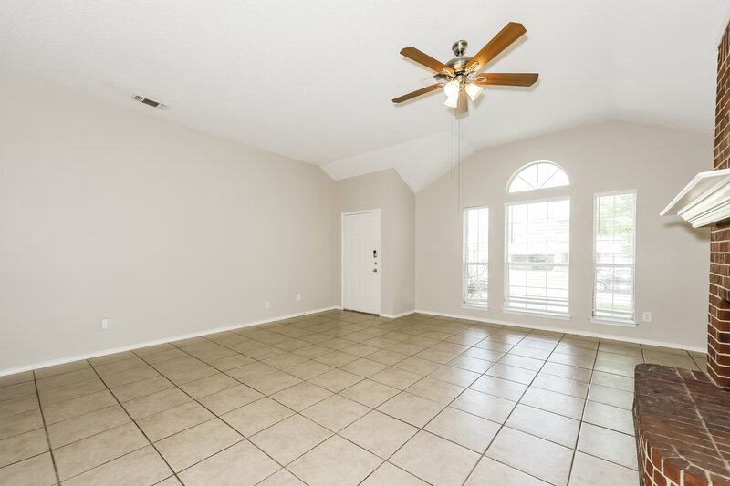 2,115/Mo, 1223 Reeves Ln Cedar Hill, TX 75104 Living Room View 3