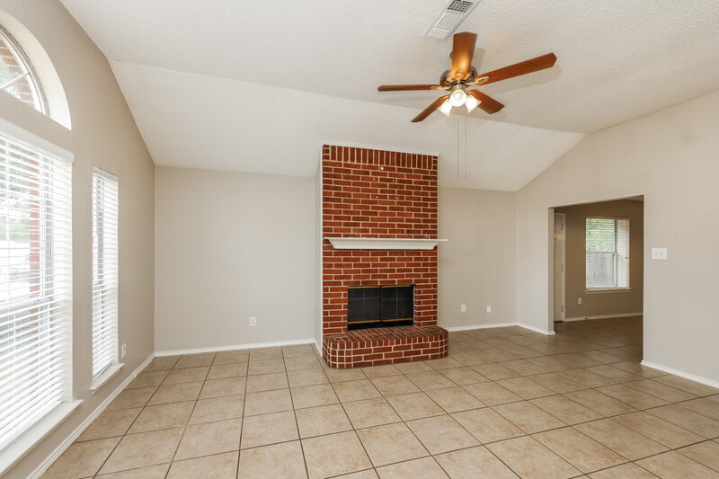 2,145/Mo, 1223 Reeves Ln Cedar Hill, TX 75104 Living Room View 2
