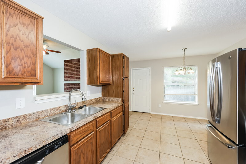 2,115/Mo, 1223 Reeves Ln Cedar Hill, TX 75104 Kitchen View 2