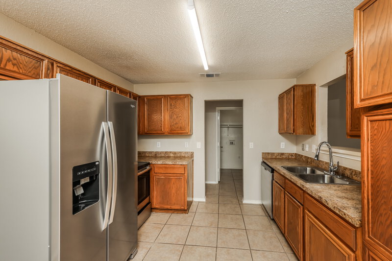 2,145/Mo, 1223 Reeves Ln Cedar Hill, TX 75104 Kitchen View 2