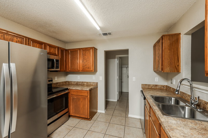 2,145/Mo, 1223 Reeves Ln Cedar Hill, TX 75104 Kitchen View 3