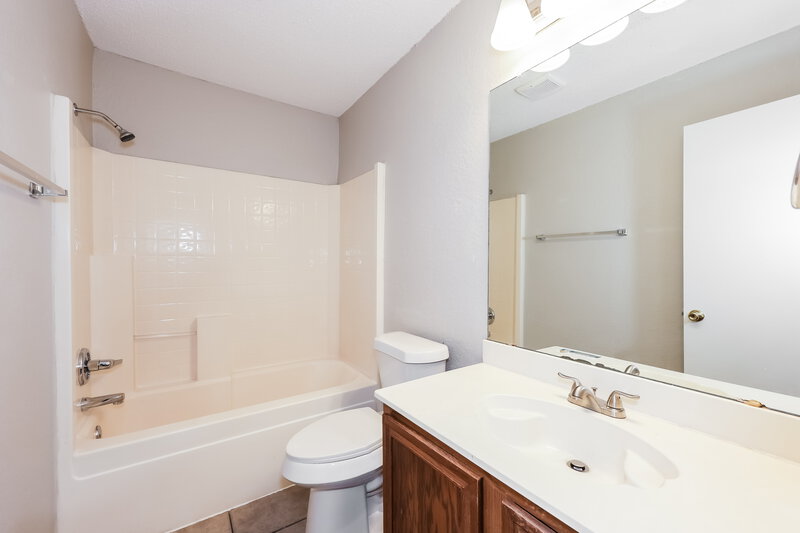 2,115/Mo, 1223 Reeves Ln Cedar Hill, TX 75104 Bathroom View