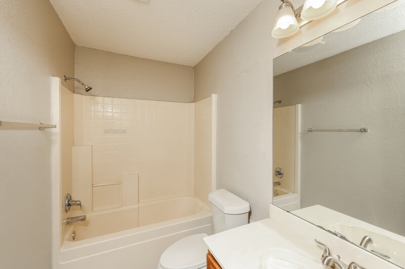 2,145/Mo, 1223 Reeves Ln Cedar Hill, TX 75104 Bathroom View