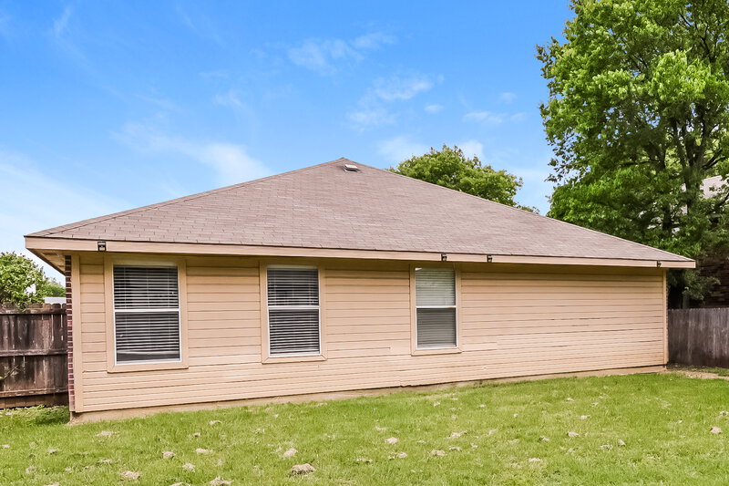2,115/Mo, 1223 Reeves Ln Cedar Hill, TX 75104 Rear View 2