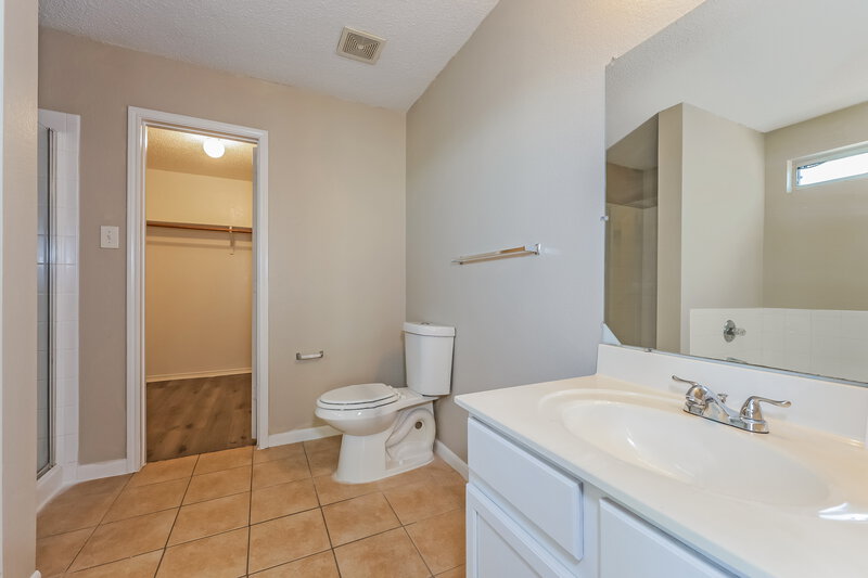 2,360/Mo, 1432 Lay St Cedar Hill, TX 75104 Main Bathroom View