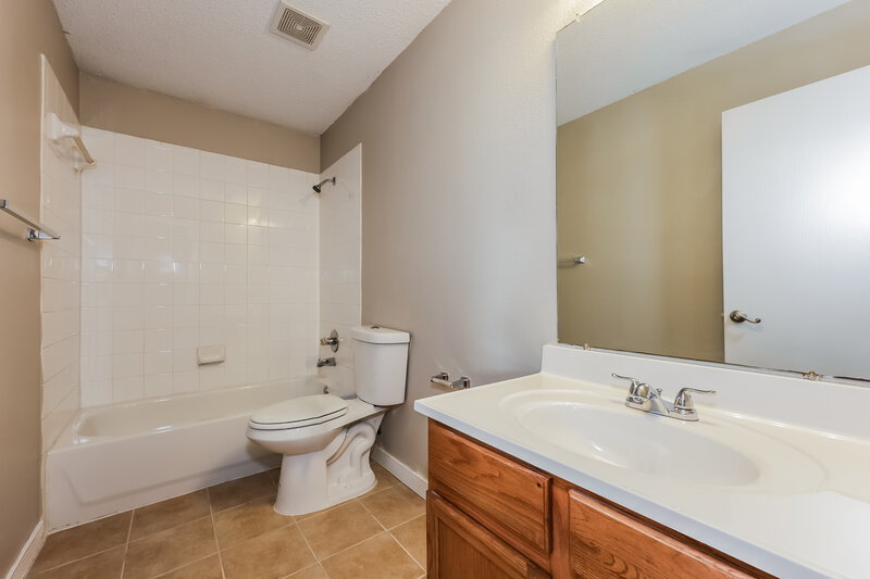 2,360/Mo, 1432 Lay St Cedar Hill, TX 75104 Bathroom View