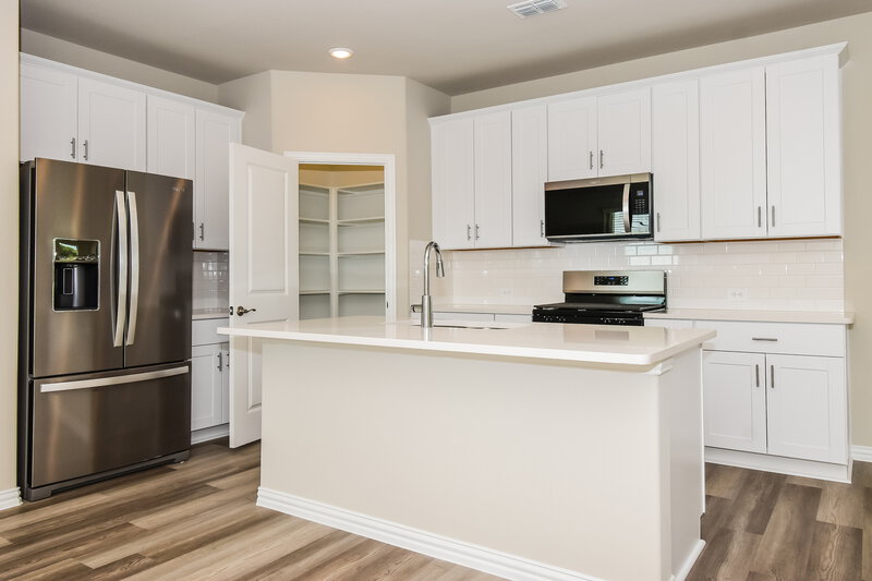 2,490/Mo, 975 Dayflower Ct Lavon, TX 75166 Kitchen View 2