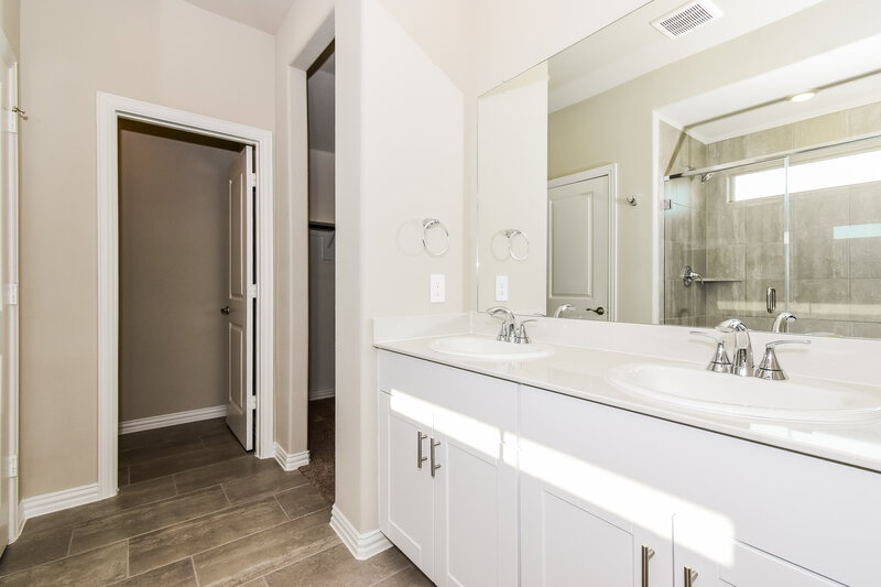2,490/Mo, 975 Dayflower Ct Lavon, TX 75166 Main Bathroom View