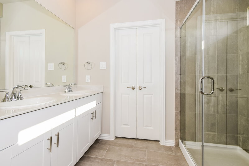 2,490/Mo, 975 Dayflower Ct Lavon, TX 75166 Main Bathroom View 2