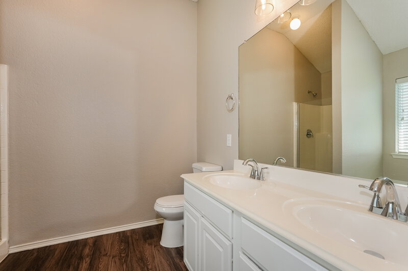 3,020/Mo, 1010 Hanover Dr Forney, TX 75126 Main Bathroom View