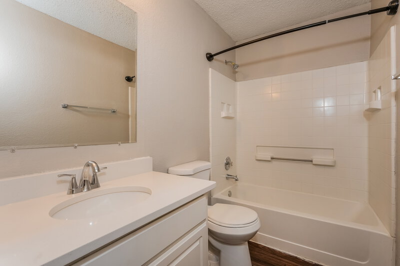 3,020/Mo, 1010 Hanover Dr Forney, TX 75126 Bathroom View
