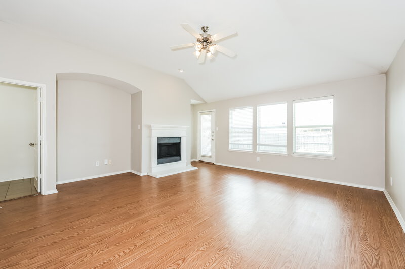 2,245/Mo, 1843 Shanna Dr Lancaster, TX 75134 Living Room View