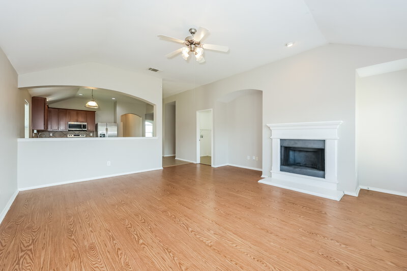 2,245/Mo, 1843 Shanna Dr Lancaster, TX 75134 Living Room View 2