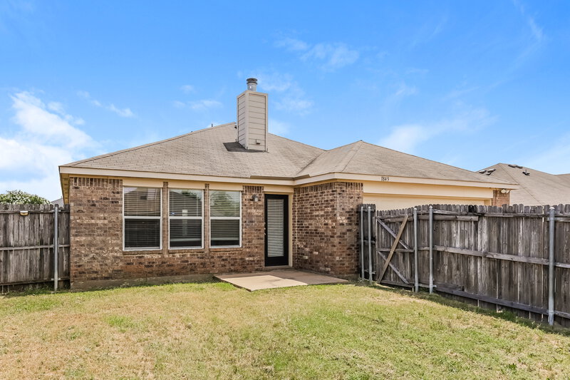 2,245/Mo, 1843 Shanna Dr Lancaster, TX 75134 Rear View 2