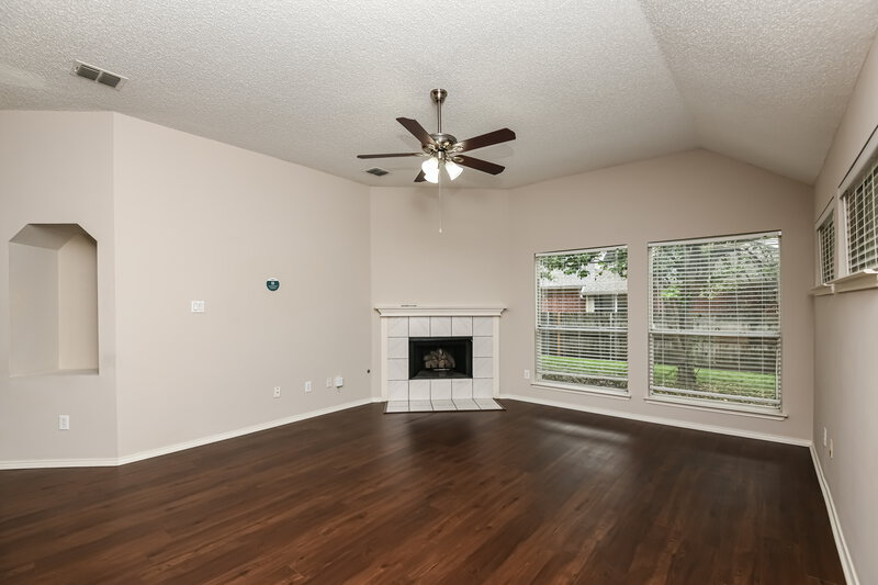 2,245/Mo, 4336 Estes Park Rd Haltom City, TX 76137 Living Room View