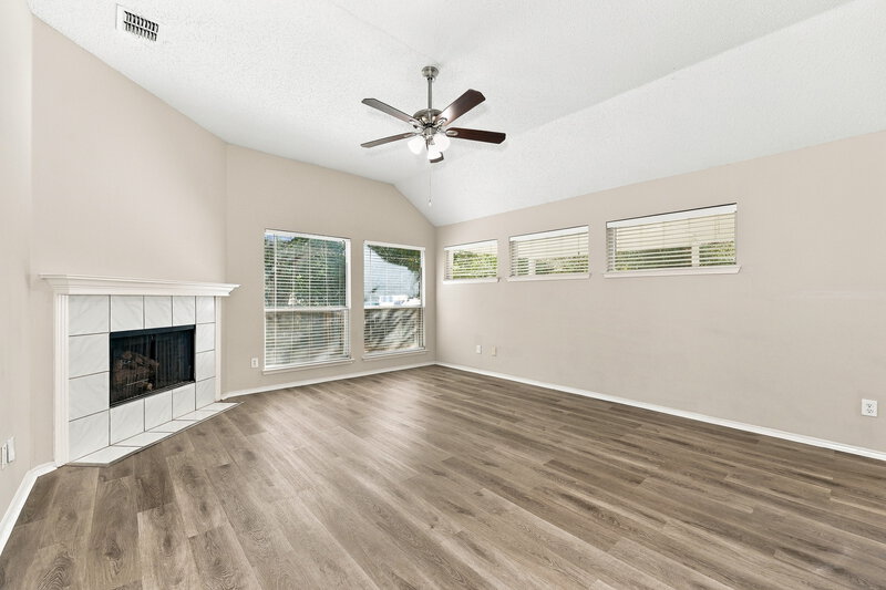 2,320/Mo, 4336 Estes Park Rd Haltom City, TX 76137 Living Room View 3