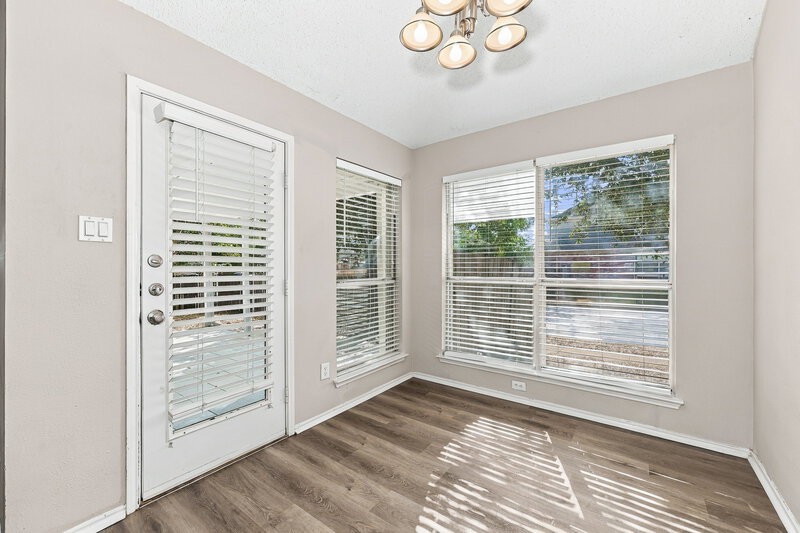 2,320/Mo, 4336 Estes Park Rd Haltom City, TX 76137 Breakfast Nook View