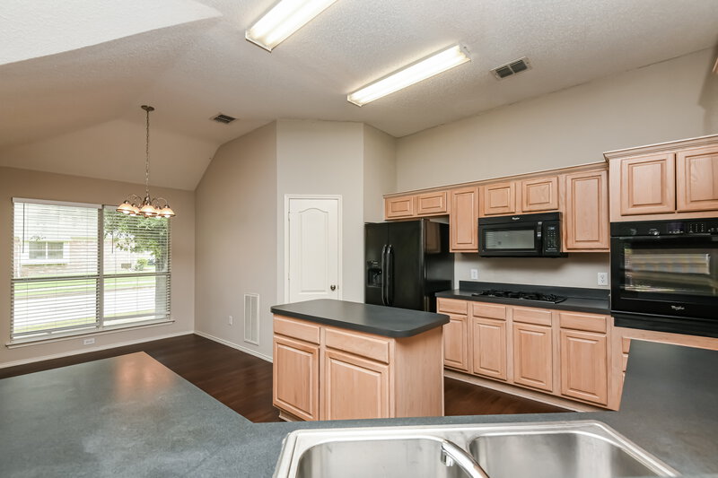 2,245/Mo, 4336 Estes Park Rd Haltom City, TX 76137 Kitchen View 2