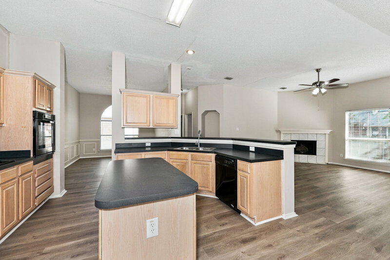 2,320/Mo, 4336 Estes Park Rd Haltom City, TX 76137 Kitchen View 3