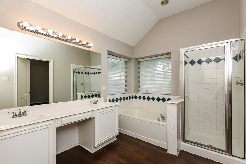 2,245/Mo, 4336 Estes Park Rd Haltom City, TX 76137 Main Bathroom View