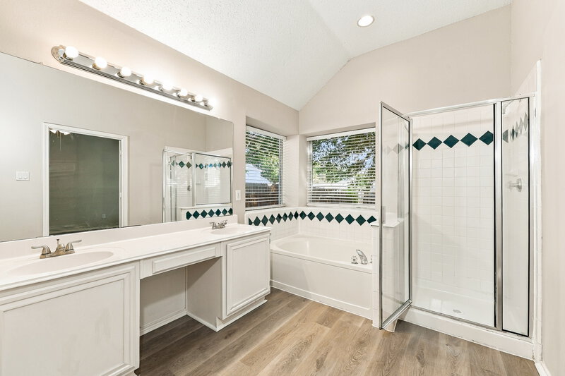 2,320/Mo, 4336 Estes Park Rd Haltom City, TX 76137 Primary Bathroom View