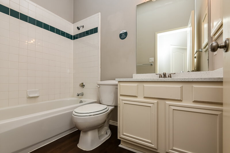 2,245/Mo, 4336 Estes Park Rd Haltom City, TX 76137 Bathroom View