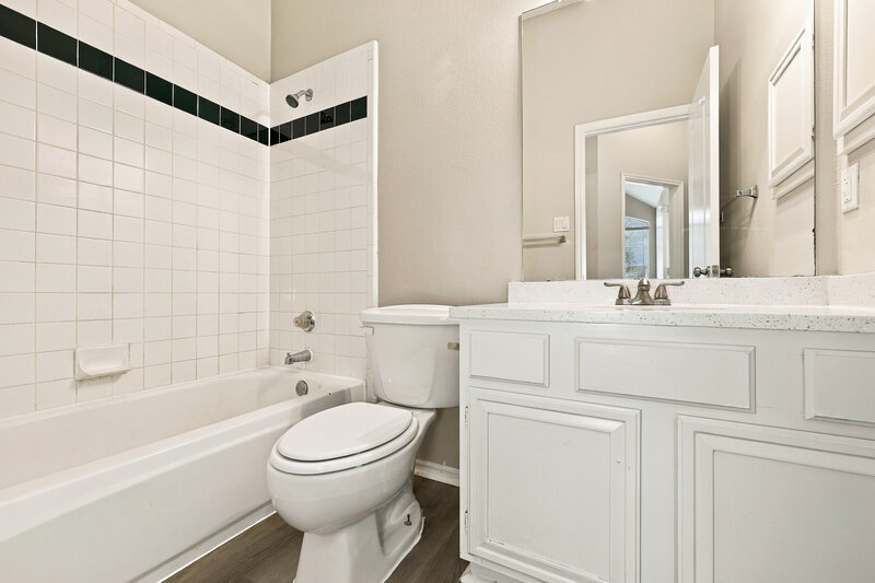 2,320/Mo, 4336 Estes Park Rd Haltom City, TX 76137 Bathroom View