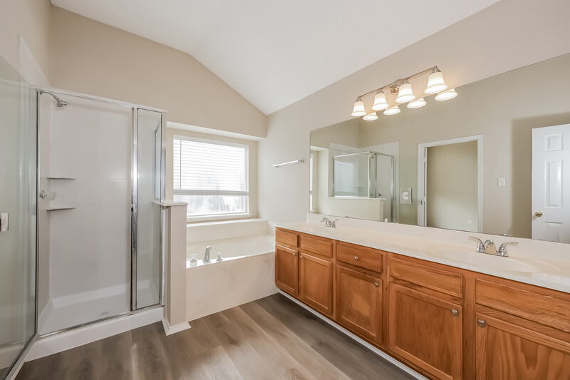 2,320/Mo, 302 Abel Dr Glenn Heights, TX 75154 Main Bathroom View