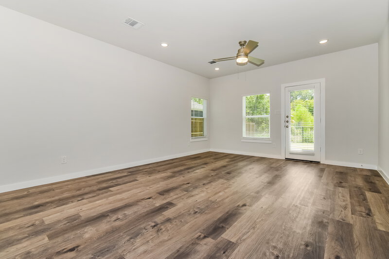 2,195/Mo, 344 Sun Harvest Dr Royse City, TX 75189 Living Room View 2