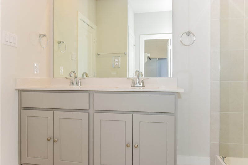 2,195/Mo, 344 Sun Harvest Dr Royse City, TX 75189 Main Bathroom View