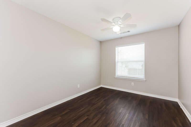 2,265/Mo, 1217 Maplewood Dr Crowley, TX 76036 Living Room View 3