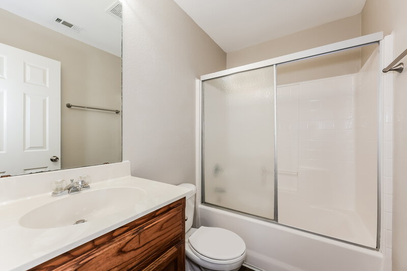 2,265/Mo, 1217 Maplewood Dr Crowley, TX 76036 Bathroom View