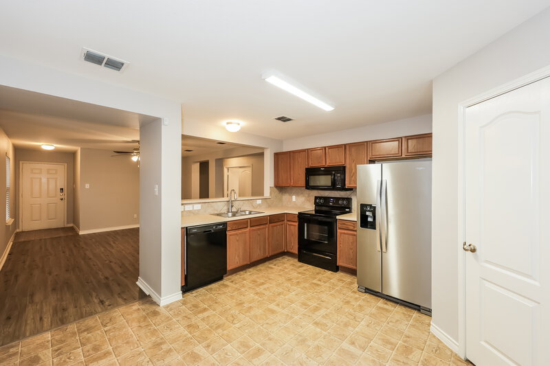 1,935/Mo, 1172 Tomahawk Dr Dallas, TX 75253 Kitchen View