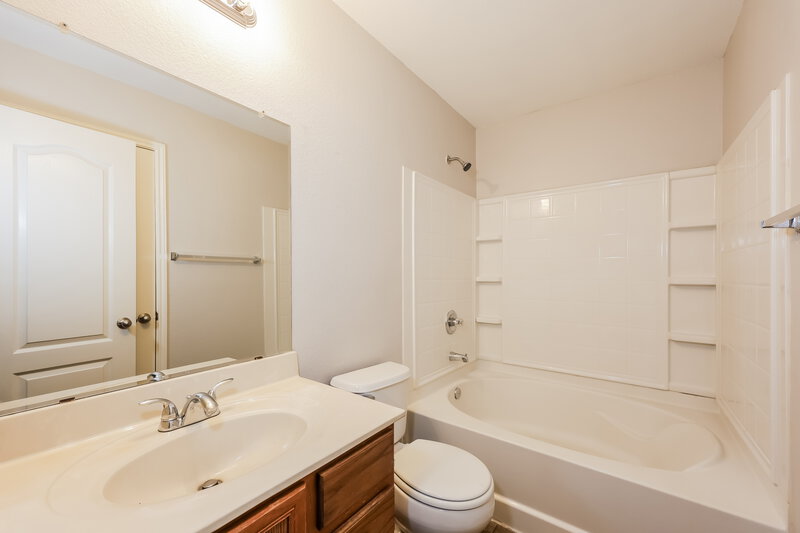 1,935/Mo, 1172 Tomahawk Dr Dallas, TX 75253 Main Bathroom View